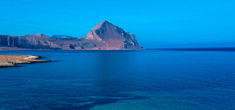 HSUGITA.NETでは、生活に役立つ上質な情報を「わかりやすい内容」でお届けします。上質な情報は主に、「大人の雑学」「役に立つ」「ミニマリスト」を軸に、日々の気づきを発信します。プライベート、ビジネスにおいて役立つ情報が満載です。