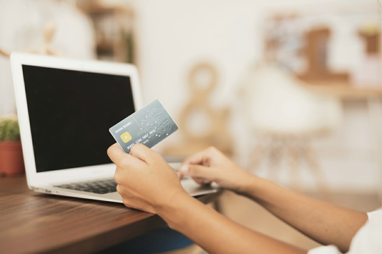 現金からクレジットカード生活に変える！カードの選び方